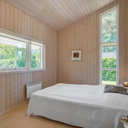Nice Home In Væggerløse With Sauna Feriehus *